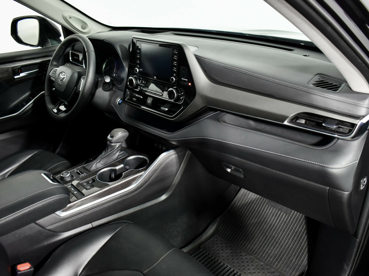 Toyota Highlander с пробегом — 2021 год. Фото: #11