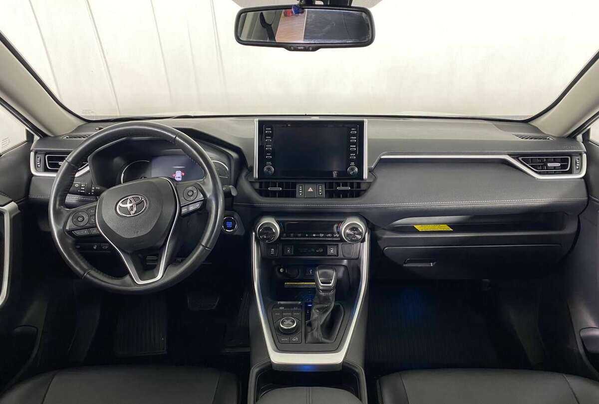 Toyota RAV4 с пробегом — 2021 год. Фото: #10