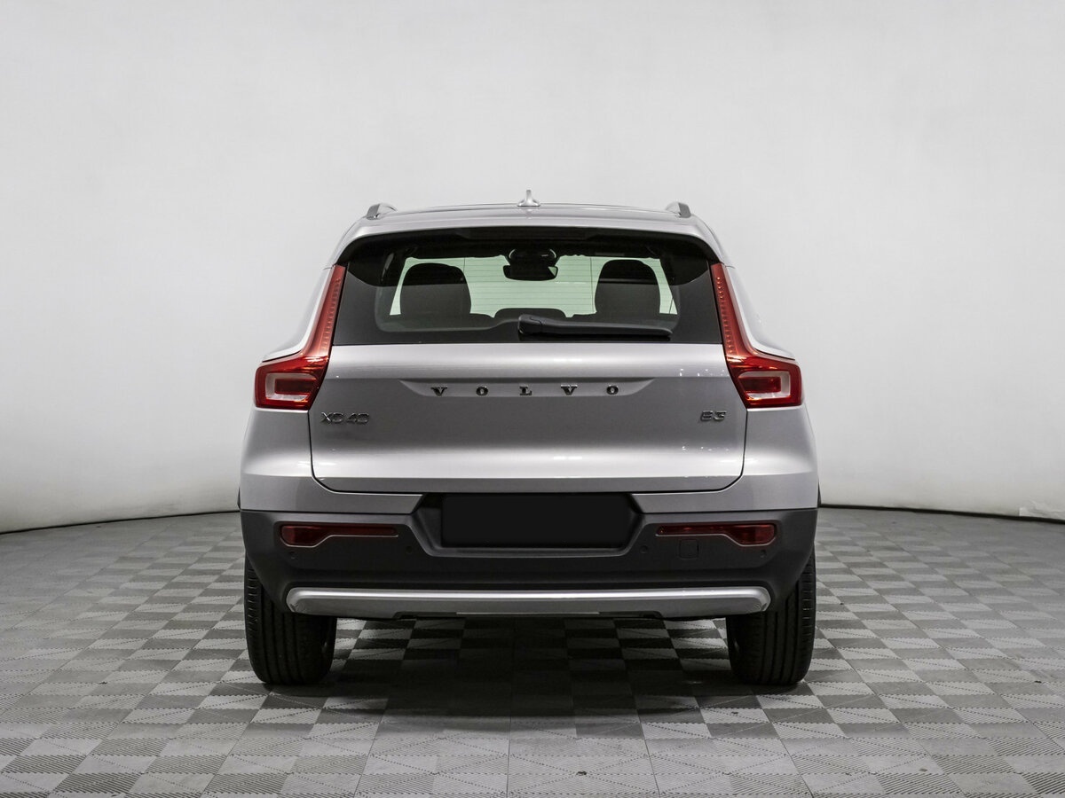 Volvo XC40 с пробегом — 2024 год. Фото: #2