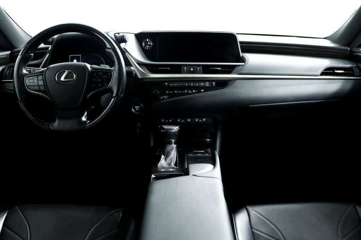 Lexus ES с пробегом — 2018 год. Фото: #10