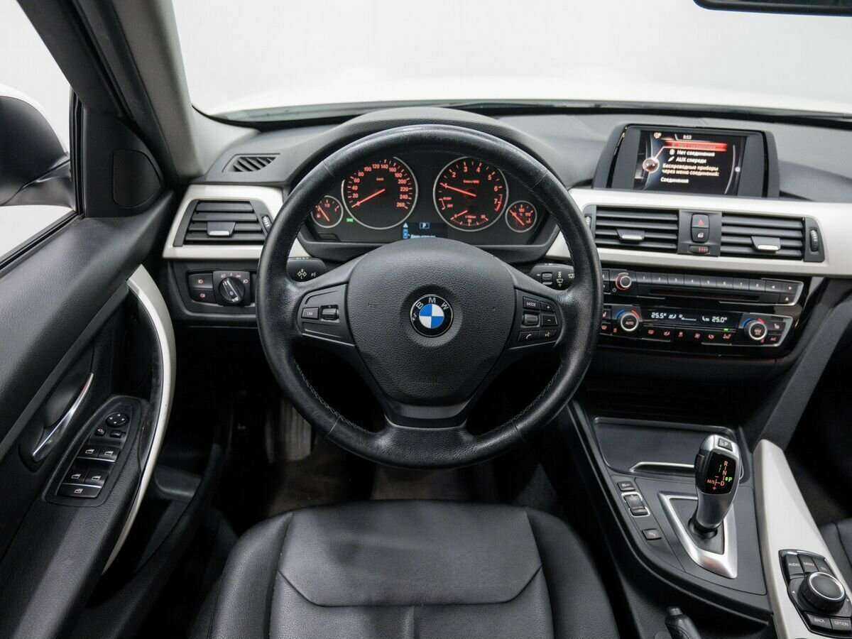 BMW 3 серии с пробегом — 2015 год. Фото: #10