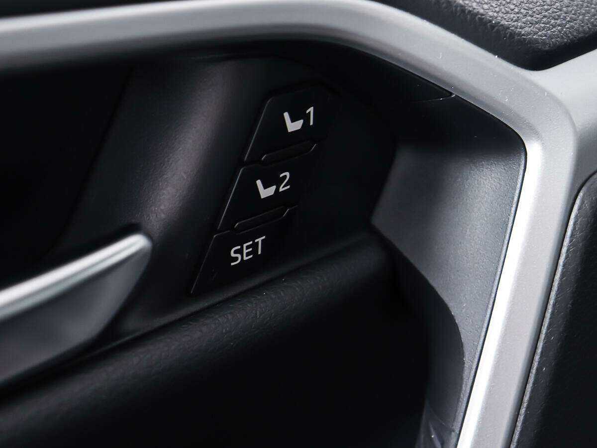 Toyota RAV4 с пробегом — 2021 год. Фото: #14