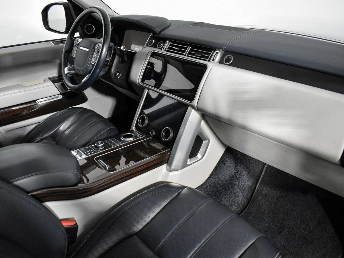 Land Rover Range Rover с пробегом — 2017 год. Фото: #16
