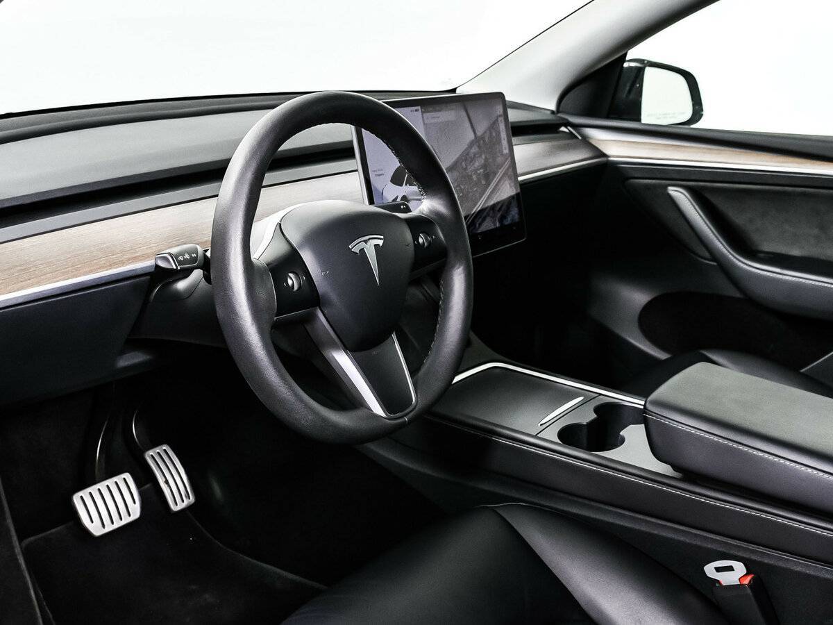 Tesla Model Y с пробегом — 2023 год. Фото: #10