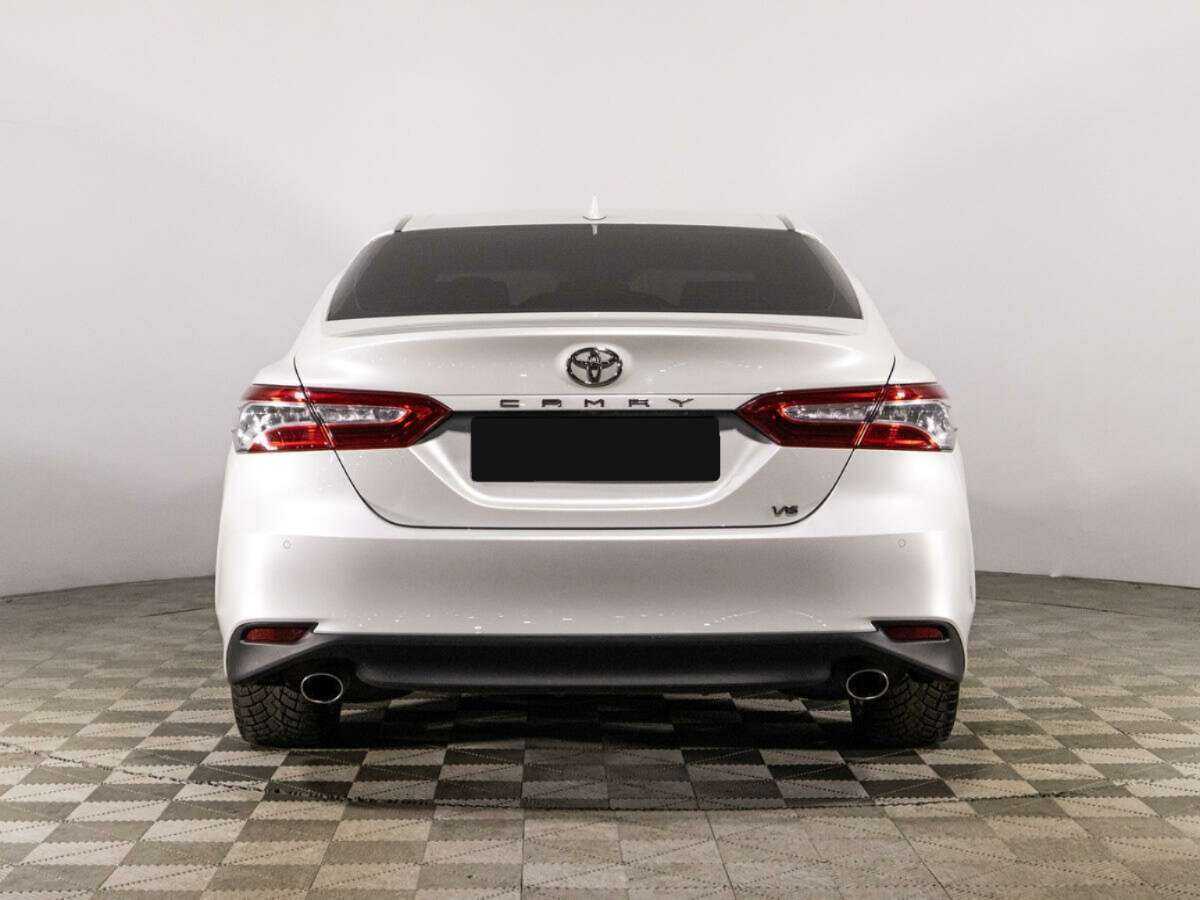 Toyota Camry с пробегом — 2018 год. Фото: #5