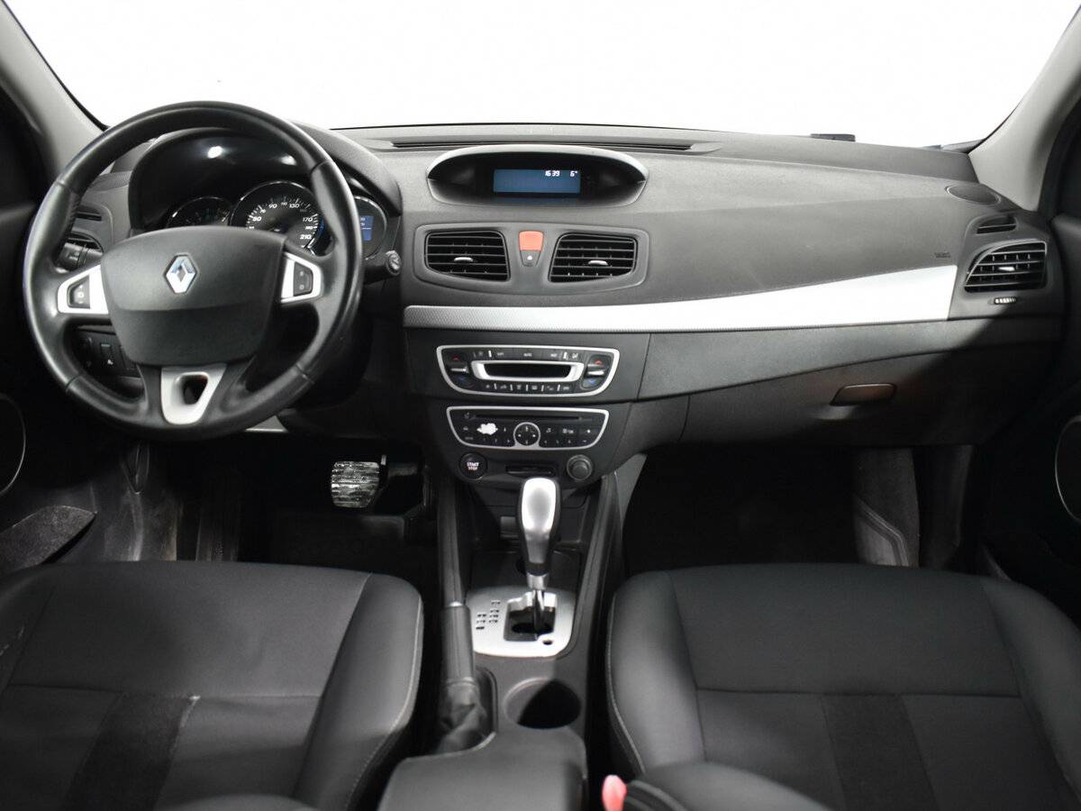 Renault Megane с пробегом — 2010 год. Фото: #10