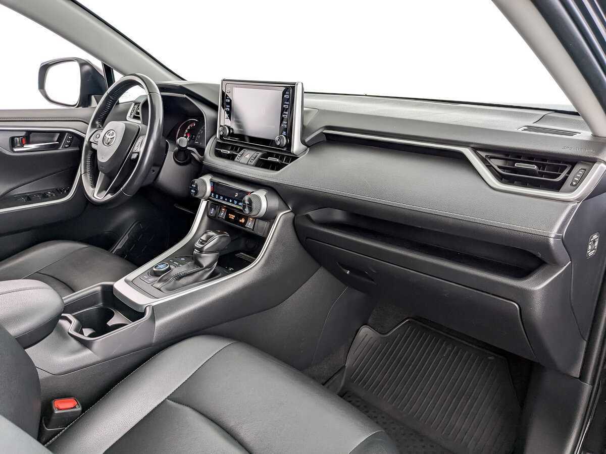 Toyota RAV4 с пробегом — 2021 год. Фото: #8