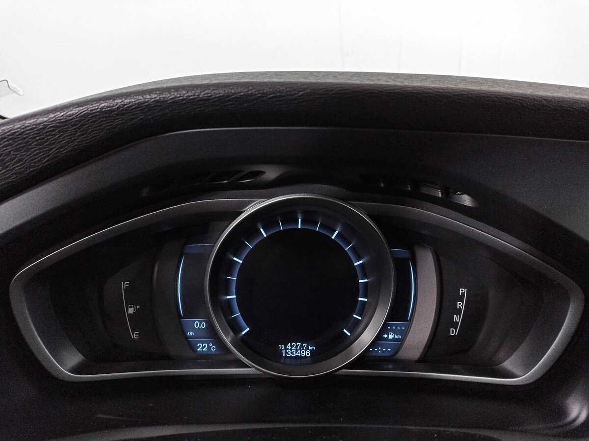 Volvo V40 Cross Country с пробегом — 2013 год. Фото: #8