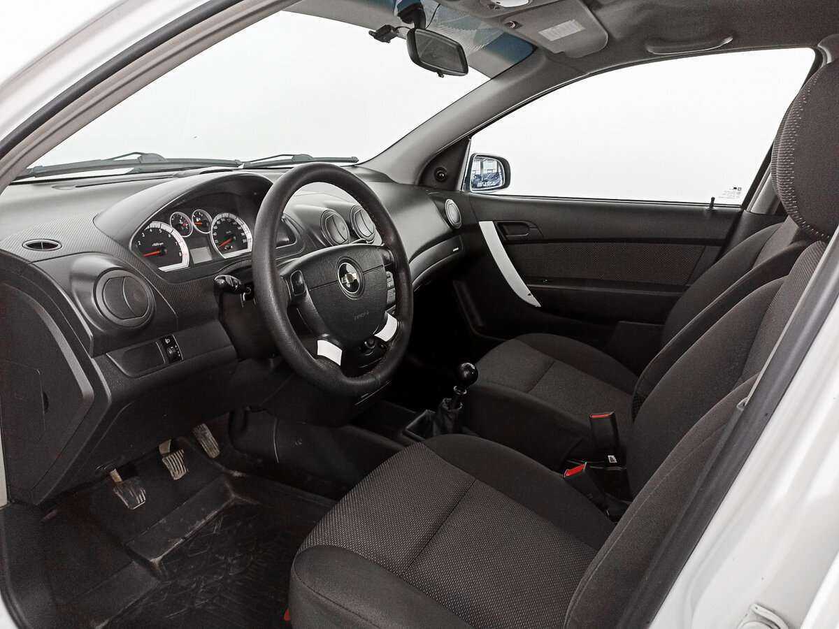 Chevrolet Aveo с пробегом — 2011 год. Фото: #10