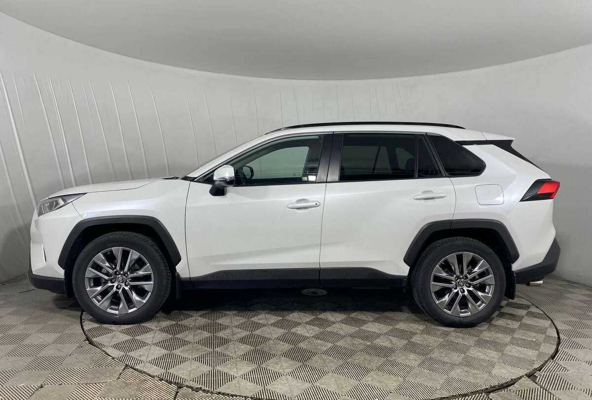 Toyota RAV4 с пробегом — 2021 год. Фото: #7