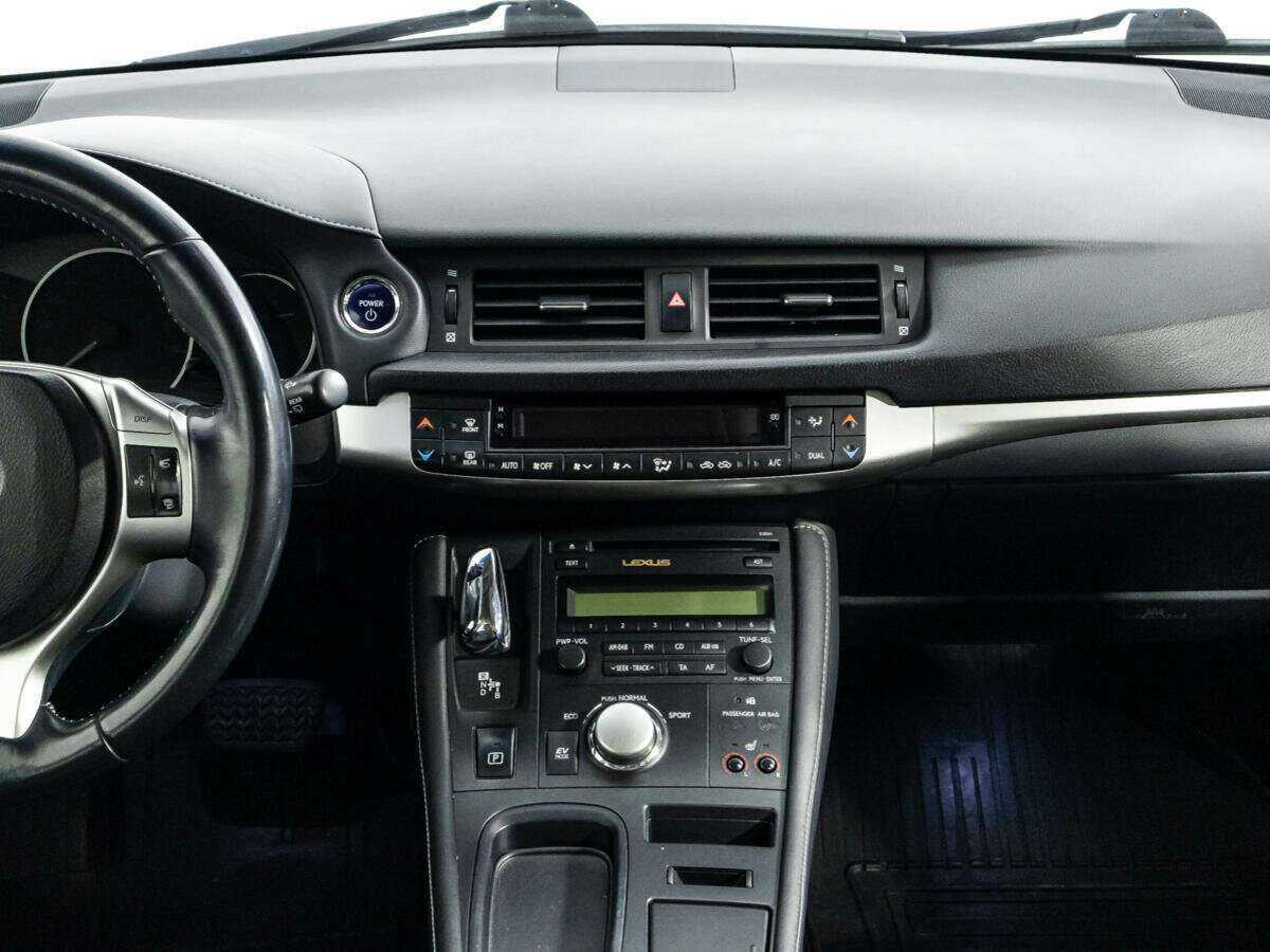 Lexus CT с пробегом — 2012 год. Фото: #13