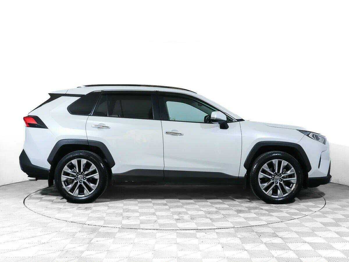 Toyota RAV4 с пробегом — 2020 год. Фото: #3
