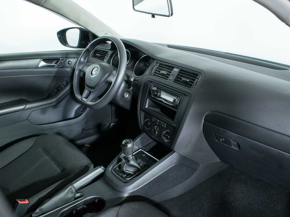 Volkswagen Jetta с пробегом — 2015 год. Фото: #8