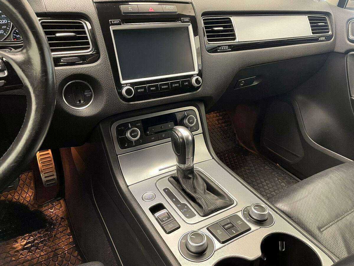 Volkswagen Touareg с пробегом — 2015 год. Фото: #17