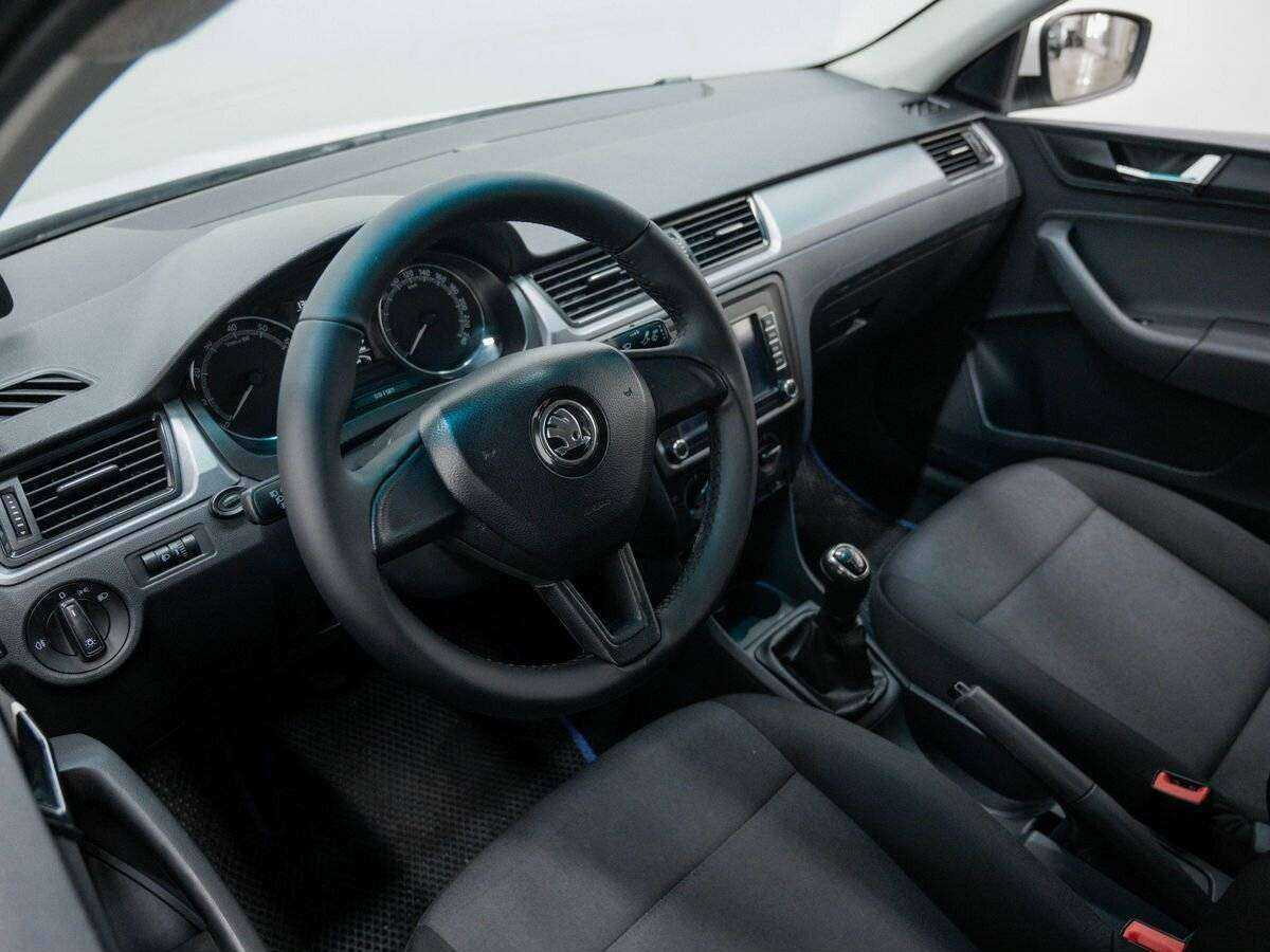 Skoda Rapid с пробегом — 2017 год. Фото: #16