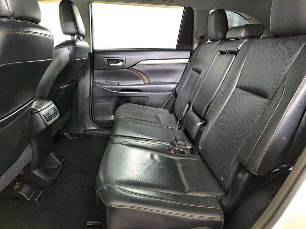 Toyota Highlander с пробегом — 2014 год. Фото: #9