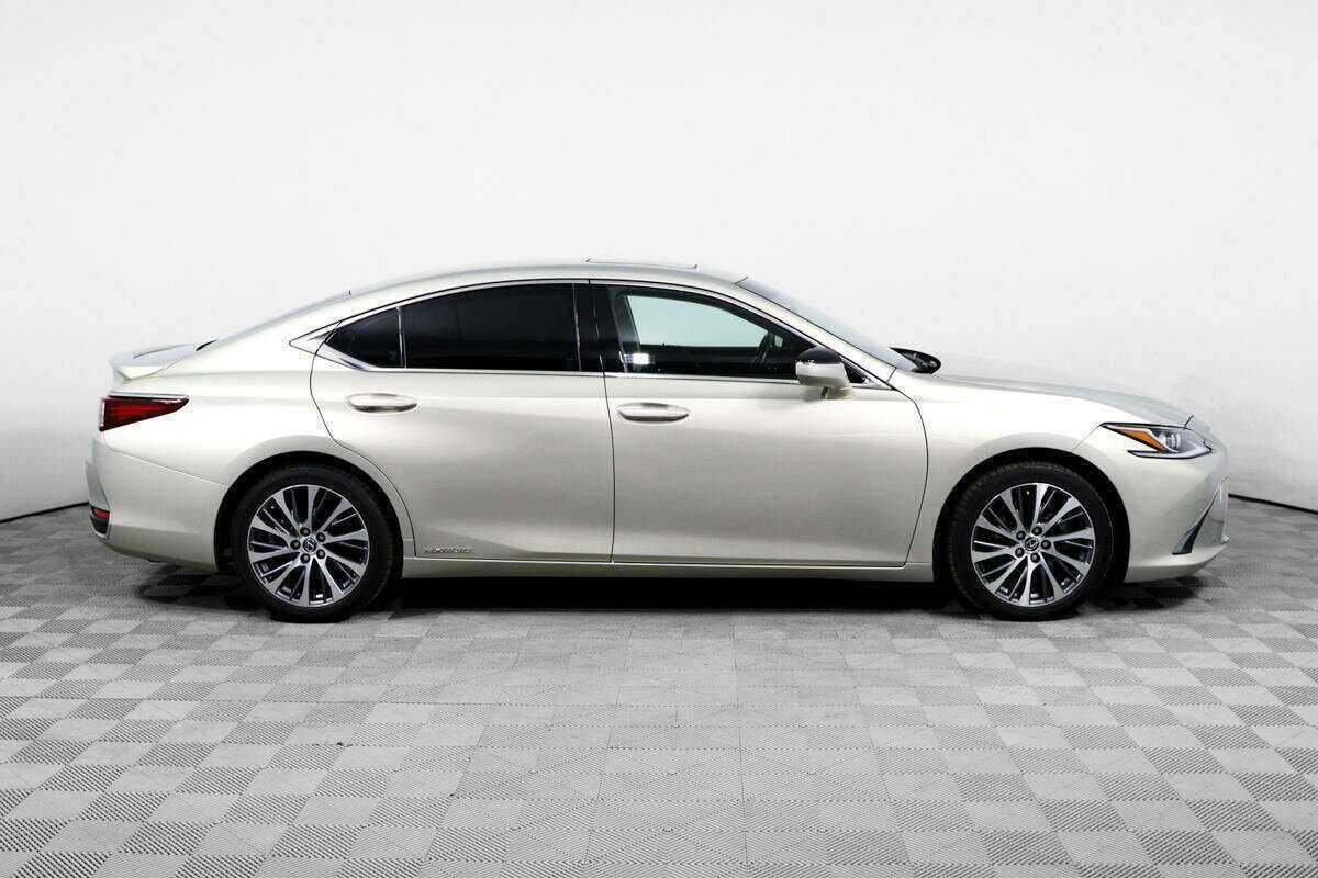 Lexus ES с пробегом — 2018 год. Фото: #3