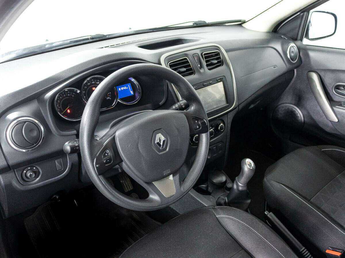Renault Sandero с пробегом — 2015 год. Фото: #10