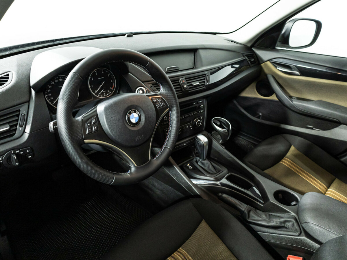 BMW X1 с пробегом — 2011 год. Фото: #10