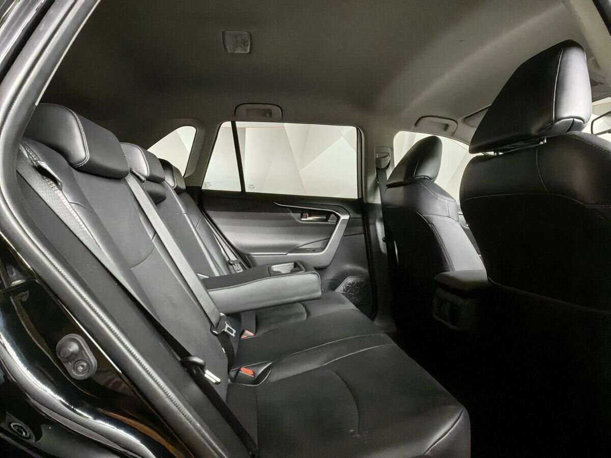 Toyota RAV4 с пробегом — 2021 год. Фото: #11