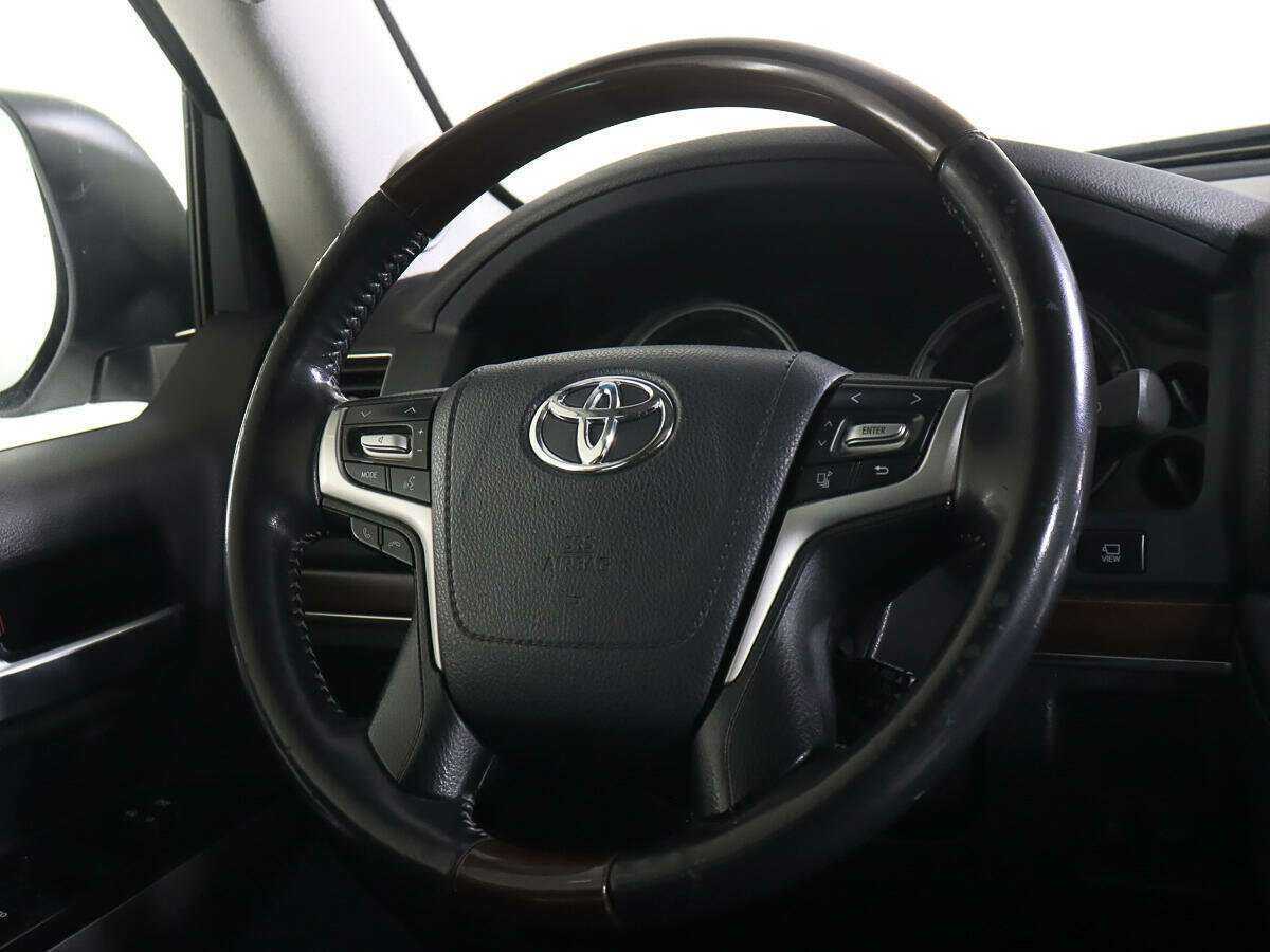 Toyota Land Cruiser с пробегом — 2015 год. Фото: #13