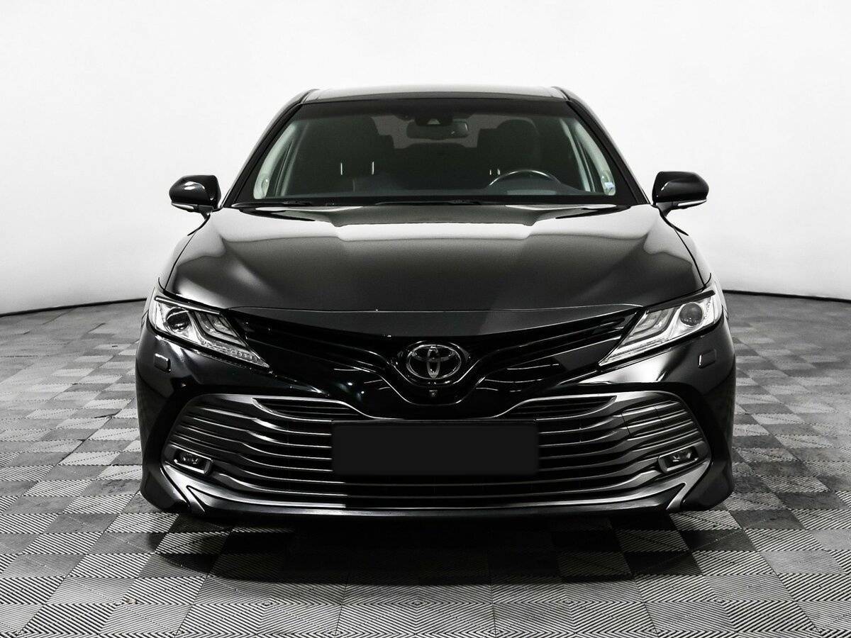 Toyota Camry с пробегом — 2018 год. Фото: #1