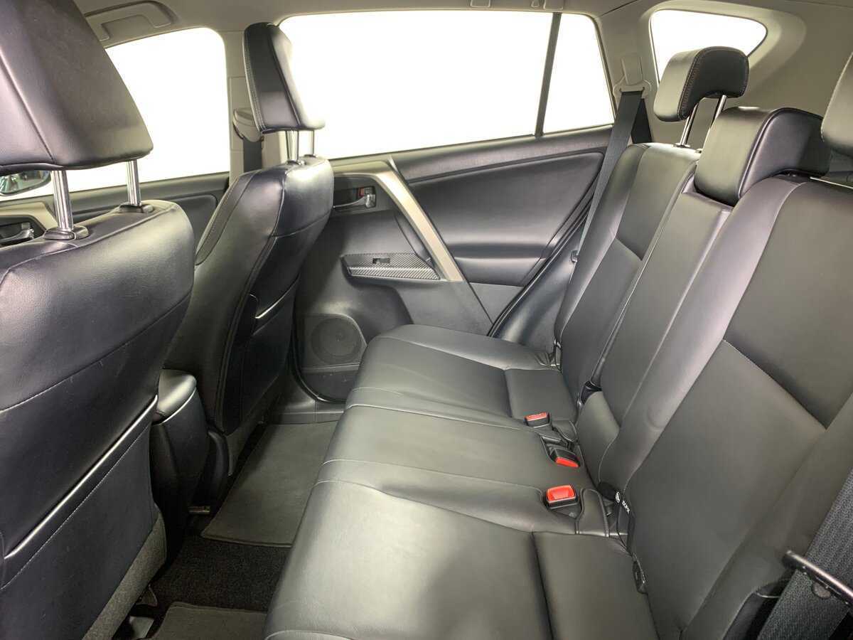 Toyota RAV4 с пробегом — 2014 год. Фото: #18