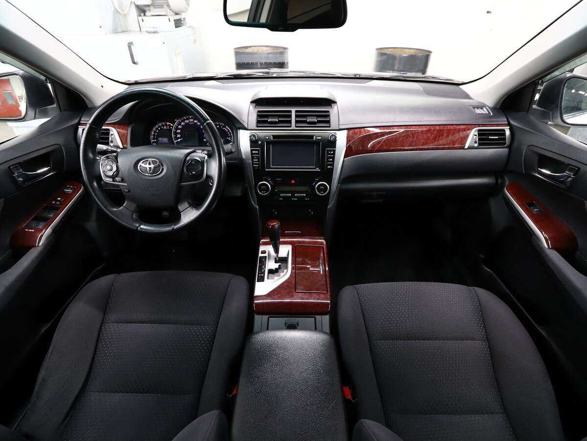 Toyota Camry с пробегом — 2013 год. Фото: #16