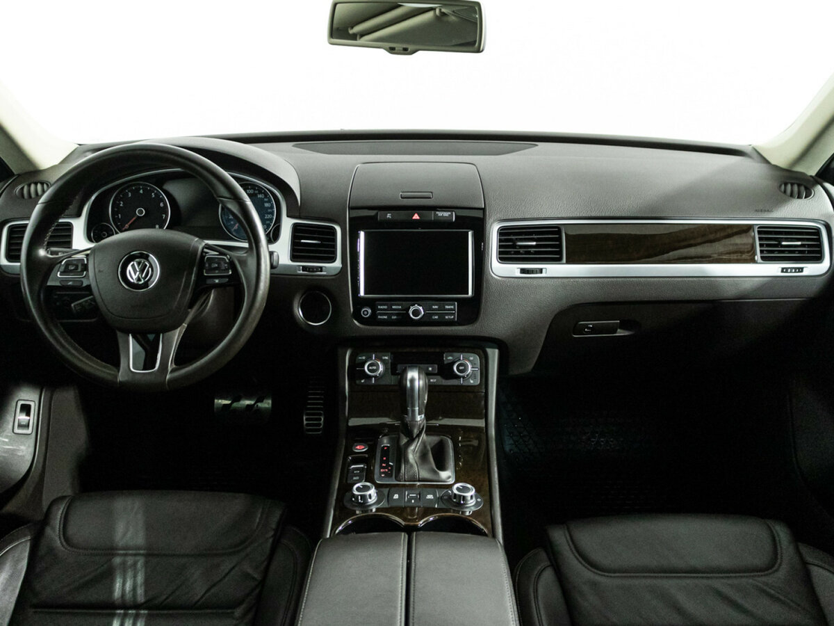 Volkswagen Touareg с пробегом — 2014 год. Фото: #11