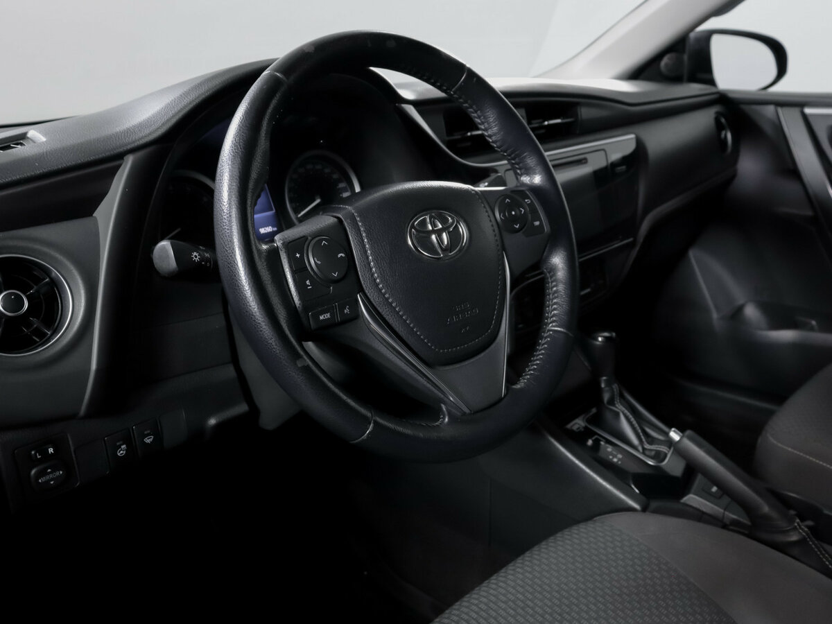 Toyota Corolla с пробегом — 2017 год. Фото: #11