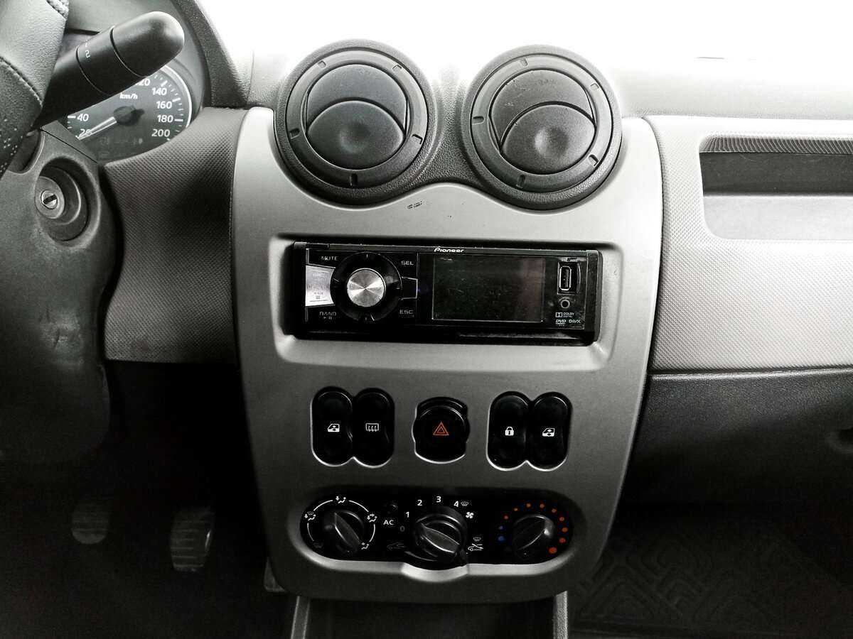 Renault Logan с пробегом — 2011 год. Фото: #12