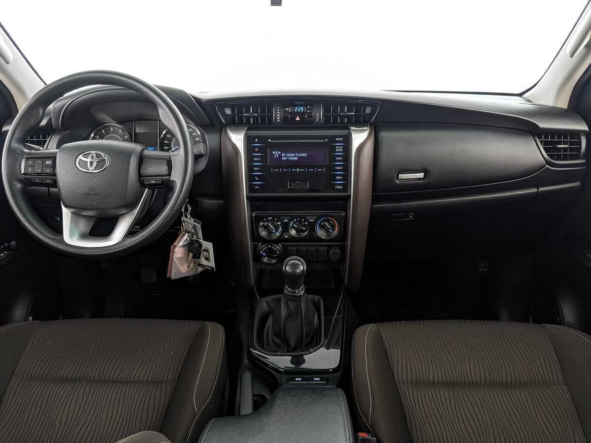 Toyota Fortuner с пробегом — 2019 год. Фото: #11