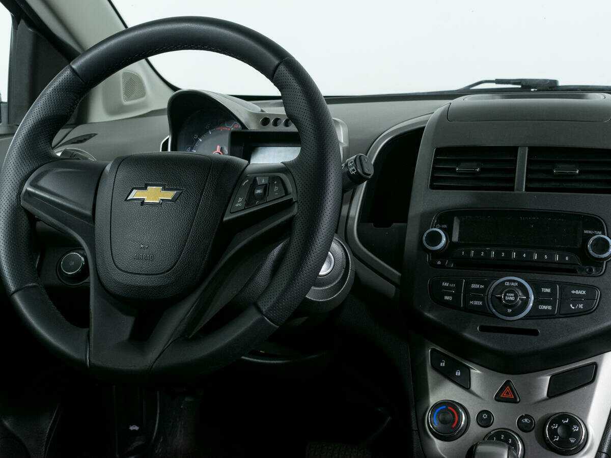 Chevrolet Aveo с пробегом — 2012 год. Фото: #9