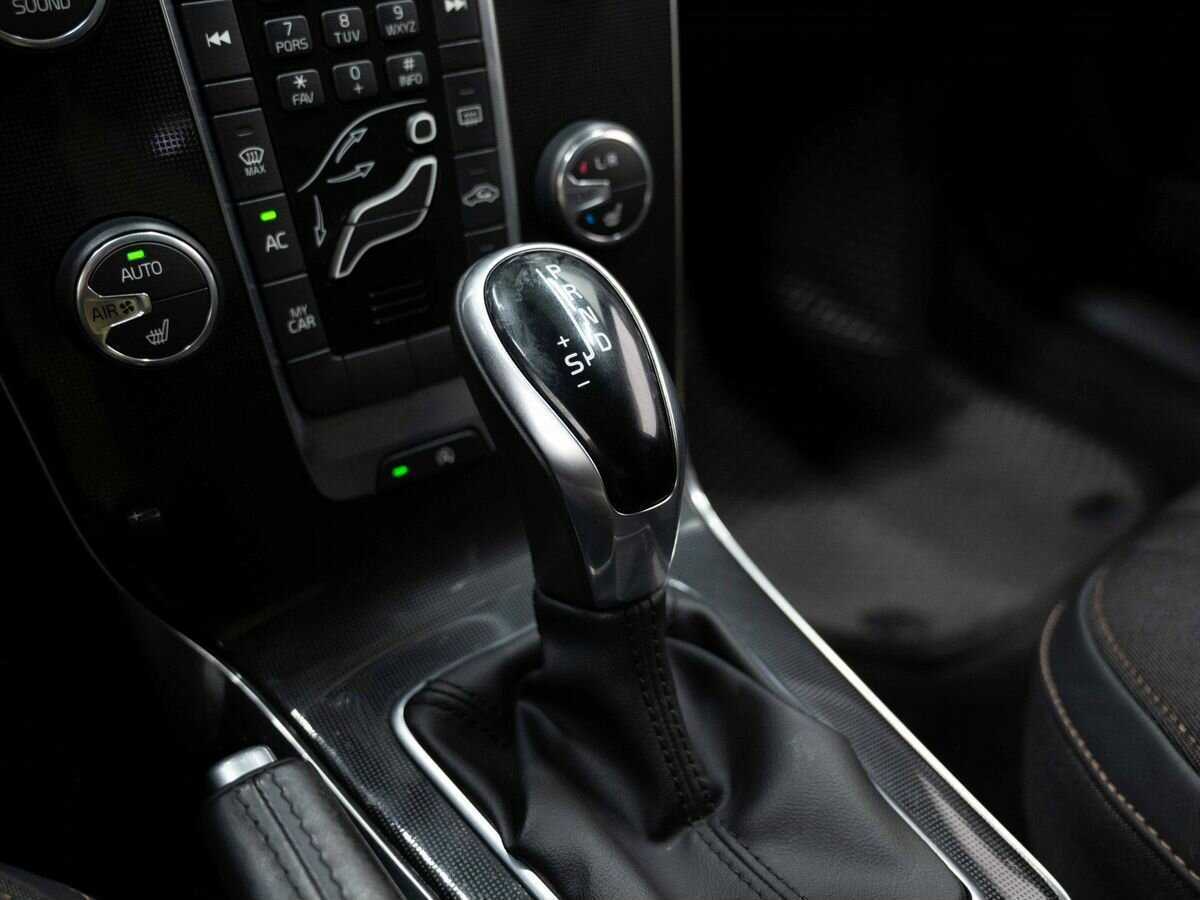 Volvo V40 Cross Country с пробегом — 2017 год. Фото: #17