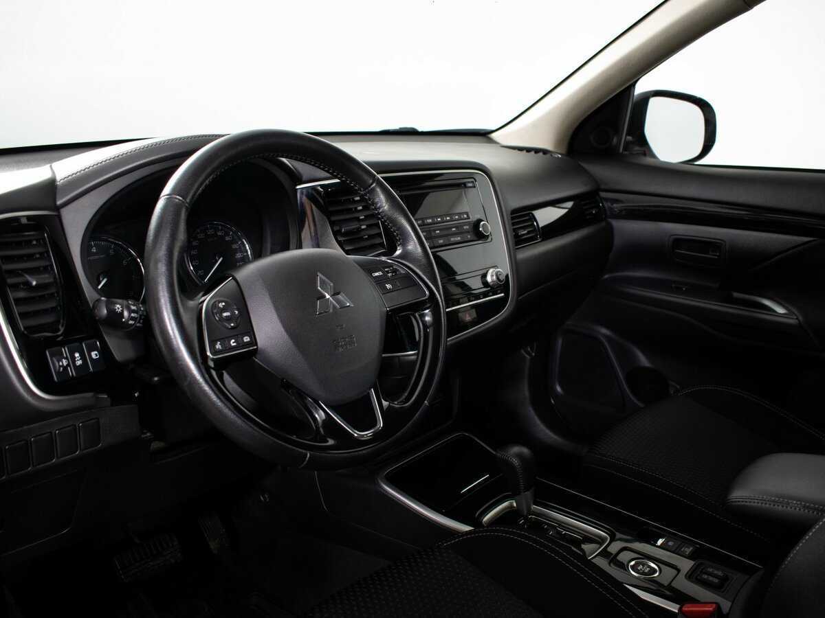 Mitsubishi Outlander с пробегом — 2020 год. Фото: #12