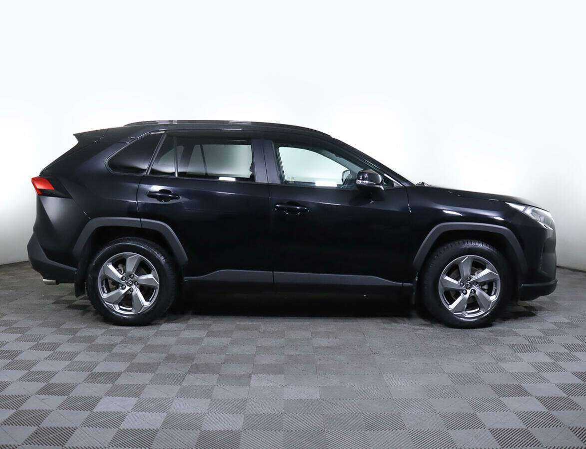 Toyota RAV4 с пробегом — 2021 год. Фото: #2