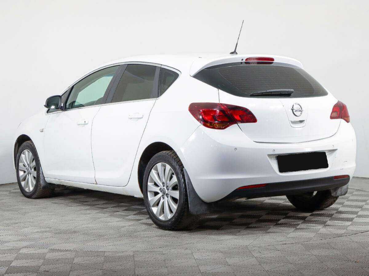 Opel Astra с пробегом — 2010 год. Фото: #6