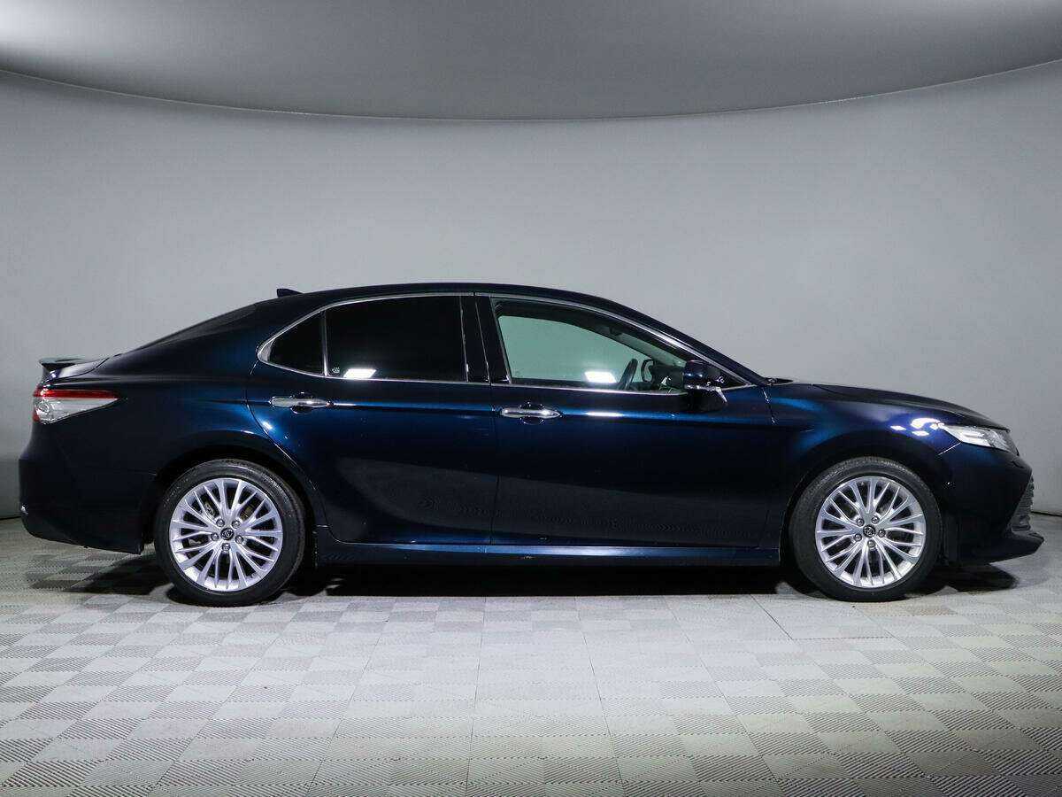 Toyota Camry с пробегом — 2018 год. Фото: #3