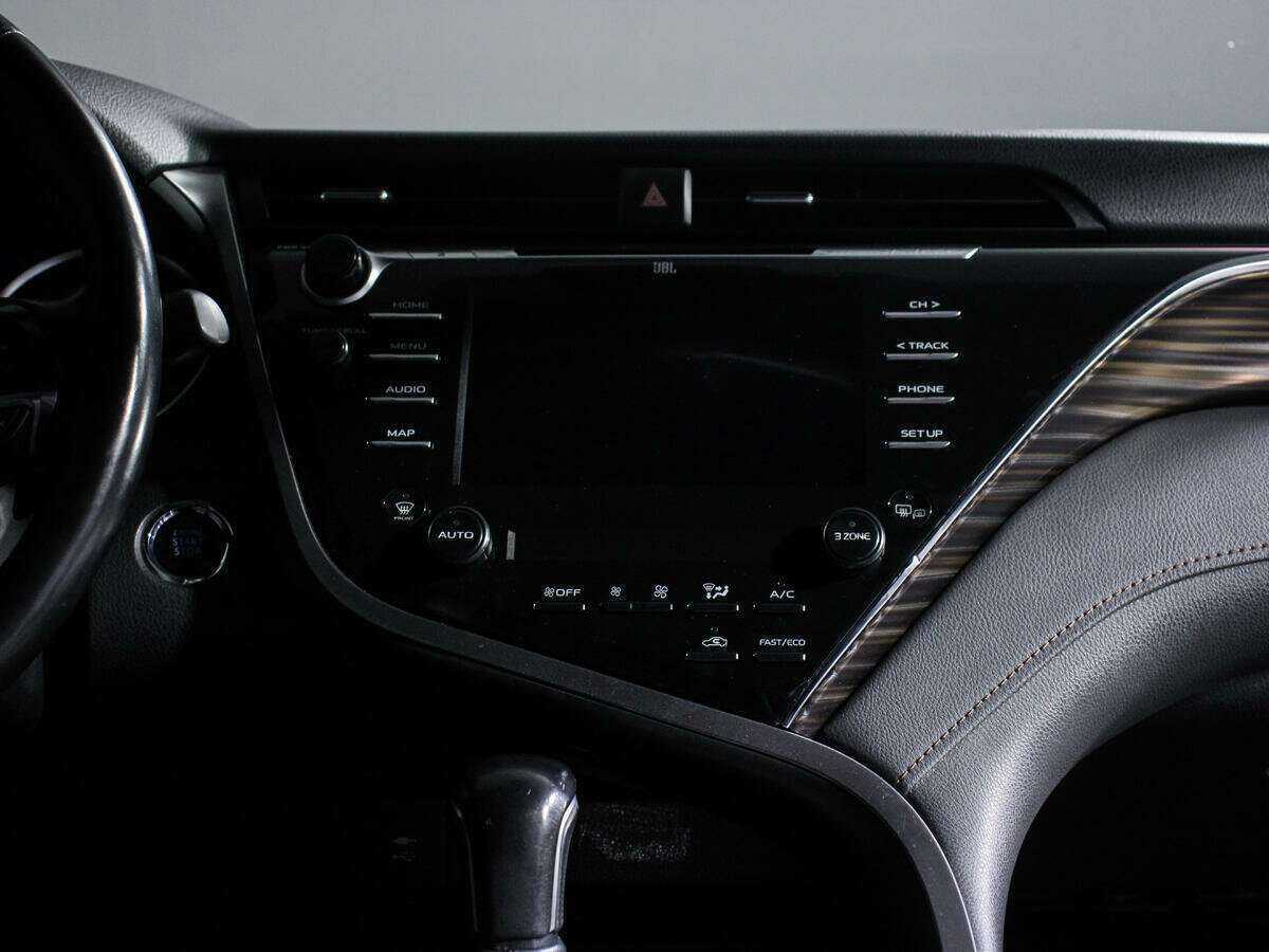 Toyota Camry с пробегом — 2018 год. Фото: #10