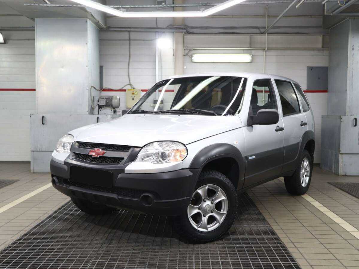 Chevrolet Niva с пробегом — 2011 год. Фото: #0