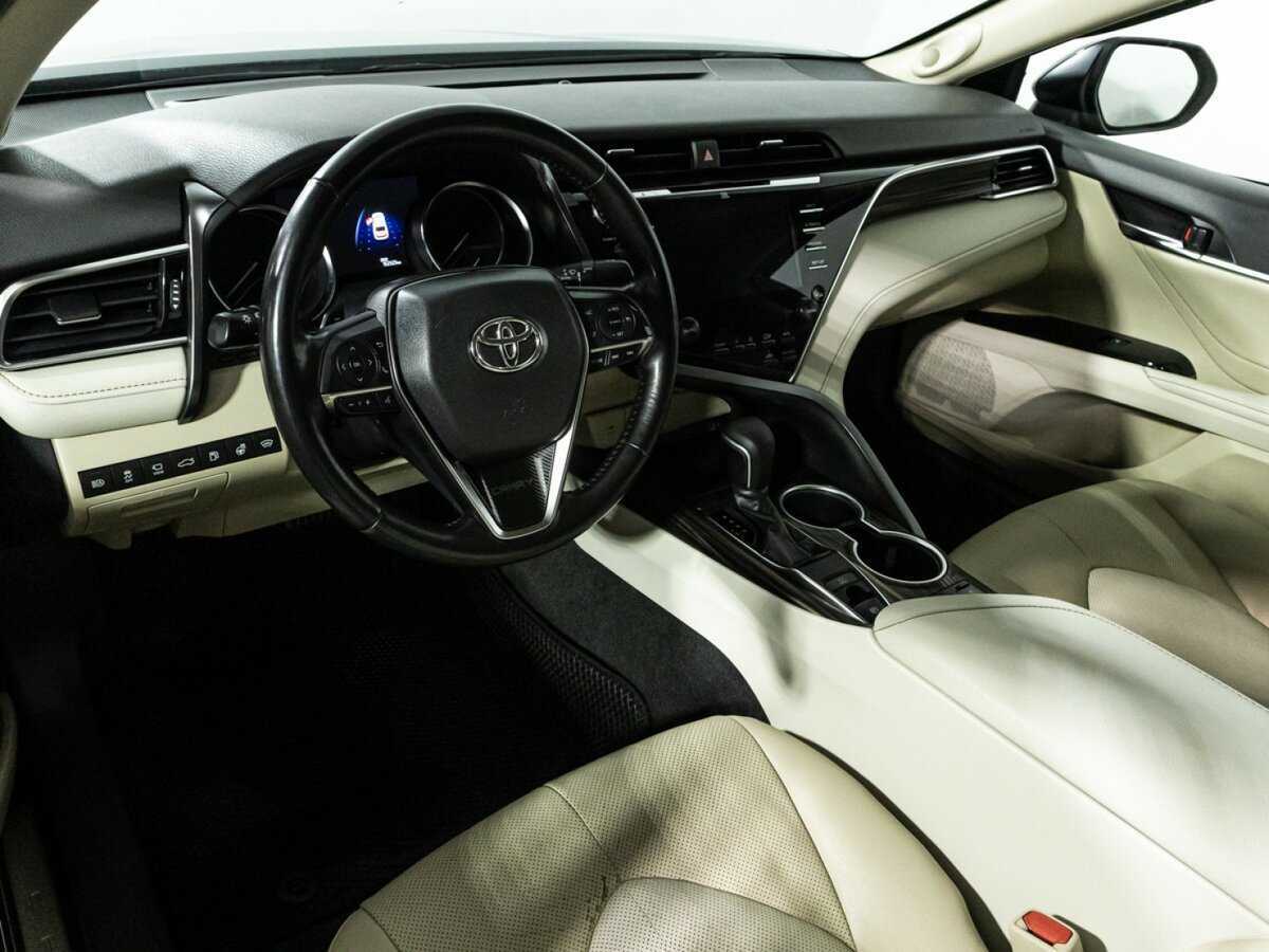 Toyota Camry с пробегом — 2018 год. Фото: #10