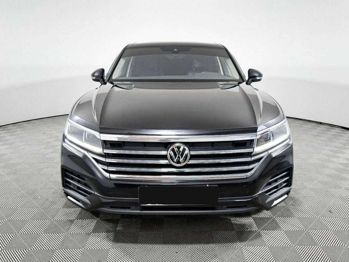 Volkswagen Touareg с пробегом — 2018 год. Фото: #1