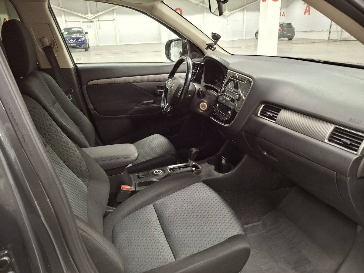 Mitsubishi Outlander с пробегом — 2015 год. Фото: #9