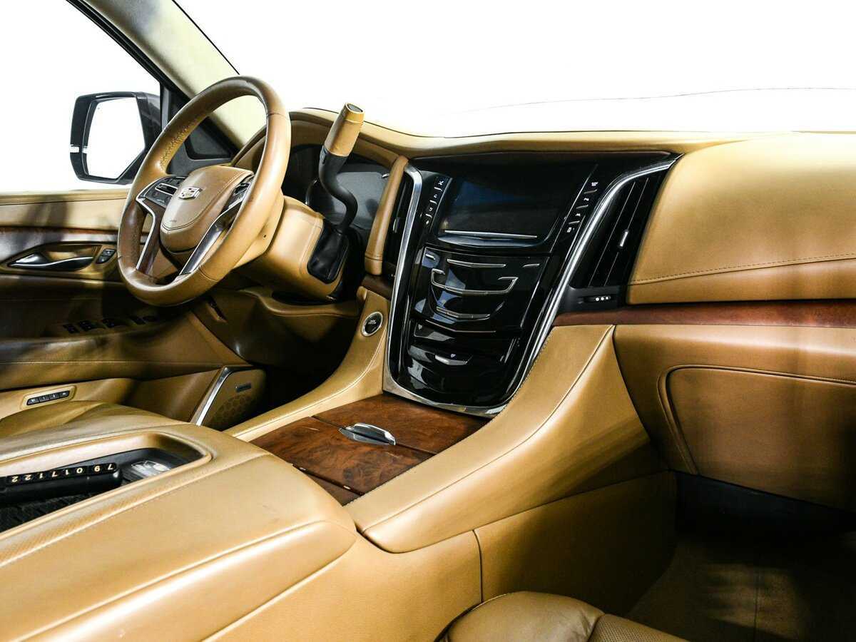 Cadillac Escalade с пробегом — 2016 год. Фото: #6