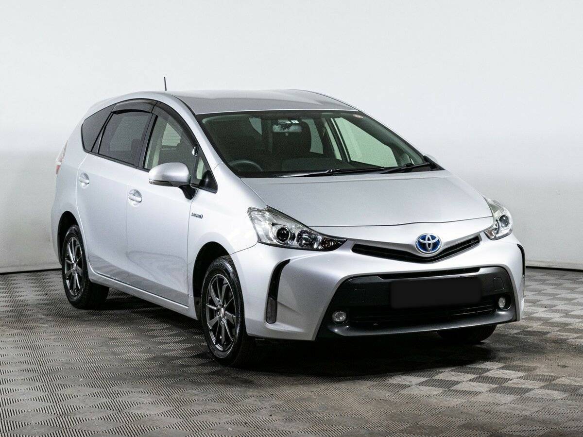 Toyota Prius Alpha с пробегом — 2017 год. Фото: #2