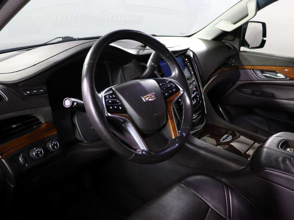 Cadillac Escalade с пробегом — 2015 год. Фото: #7