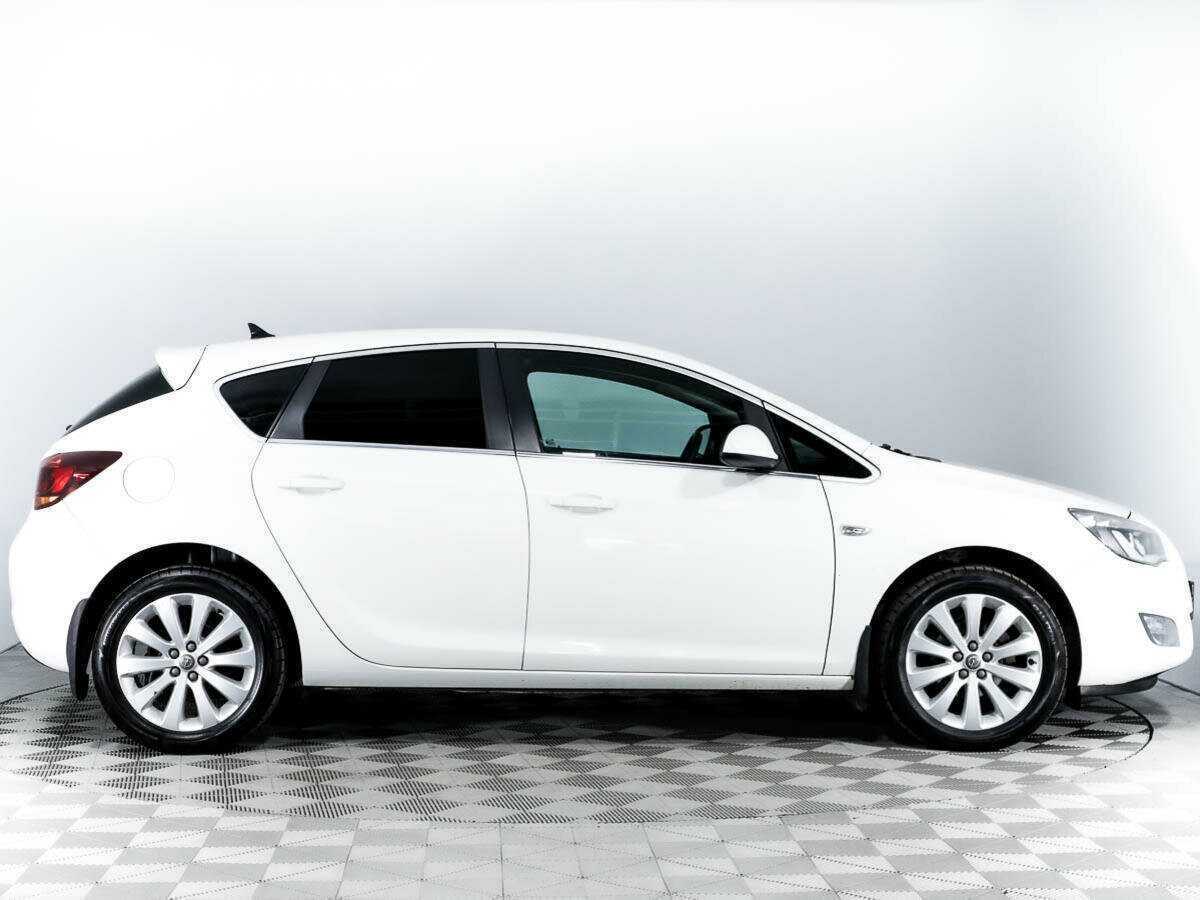 Opel Astra с пробегом — 2011 год. Фото: #3
