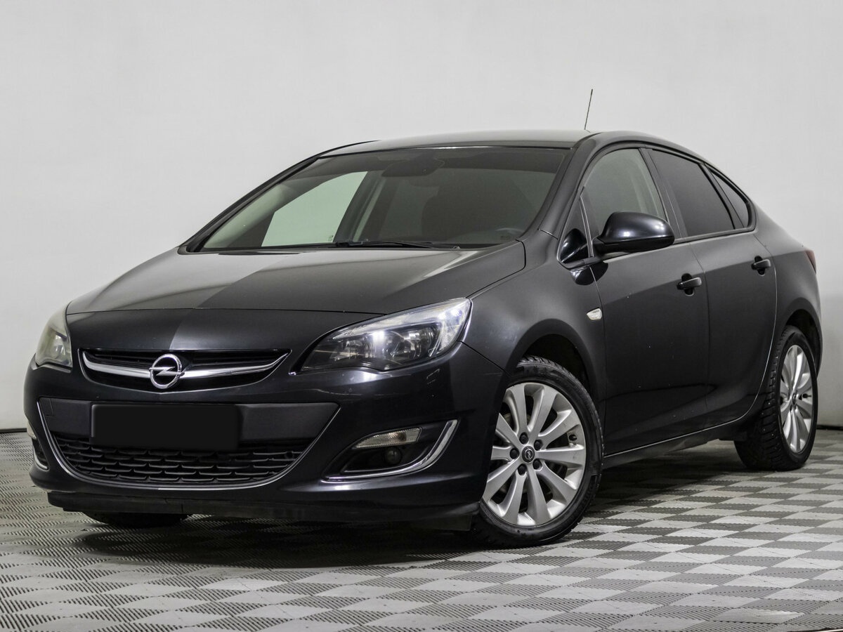 Opel Astra с пробегом — 2013 год. Фото: #0