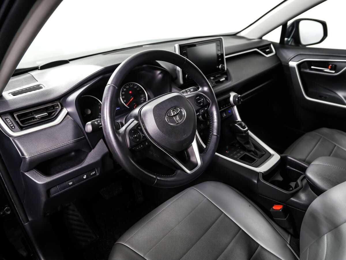 Toyota RAV4 с пробегом — 2020 год. Фото: #11