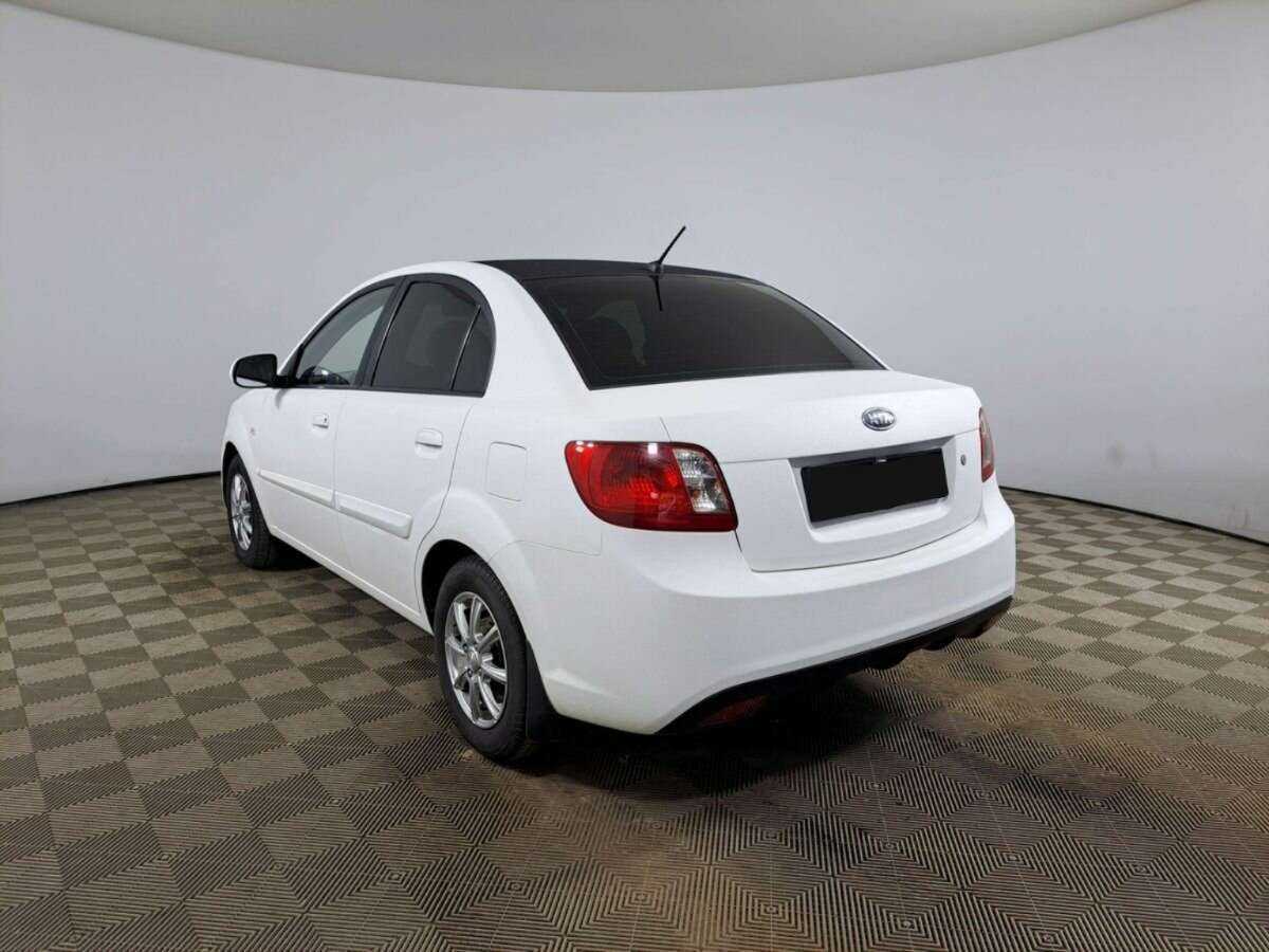 Kia Rio с пробегом — 2011 год. Фото: #6